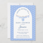 Blue Polka Dots Hanging Clothes Baby Shower Einladung (Vorderseite)