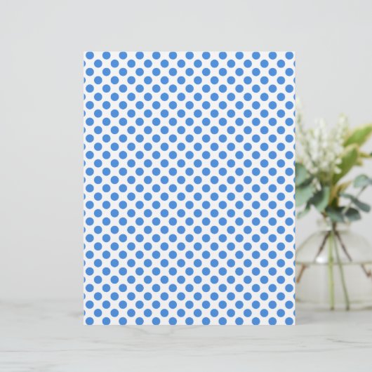 Blue Polka Dots mit anpassbarem Hintergrund (Stehend Vorderseite)