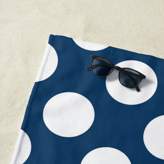 Blue Polka Dots, Polka Dot Pattern, Ihr Name Strandtuch (Beispiel)