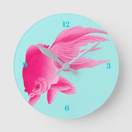Blue Pop Art Pink Goldfish Modern Runde Wanduhr (Vorderseite)