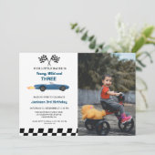 Blue Race Car Boy 3. Geburtstag Party Einladung (Stehend Vorderseite)