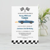 Blue Race Car Boy 3. Geburtstag Party Einladung (Stehend Vorderseite)