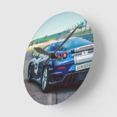 Blue Race Car Runde Wanduhr (Winkel)