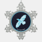 Blue Raven on Stars Schneeflocken Zinn-Ornament (Vorderseite)