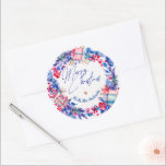 Blue Red Christmas Wreath Runder Aufkleber<br><div class="desc">Blue Red Christmas Wreath Classic Round Sticker . Mit unserem atemberaubenden "Blue Red Christmas Wreath Classic Round Sticker" können Sie in dieser Feiertagssaison den festlichen Geist genießen. Ideal, um Ihren Geschenken, Dekorationen oder personalisierten Urlaubskarten eine Touch saisonalen Charmes hinzuzufügen. Dieser wunderschön gestaltete Aufkleber spiegelt das Wunder des Winters wieder. Die...</div>