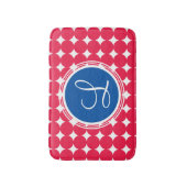 Blue & Red Polka Dot Monogram Badematte (Vorderseite Vertikal)