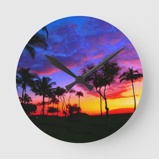 Blue Red Sunset Exotic Hawaiian Beach Palm Bäume Runde Wanduhr (Vorderseite)