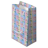 Blue Regency Rose kleine Geschenktasche Geschenktüte (Vorderseite Schrägansicht)