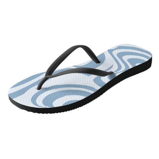 Blue Retro Swirl Groovy Y2K Muster Badesandalen (Schrägansicht)