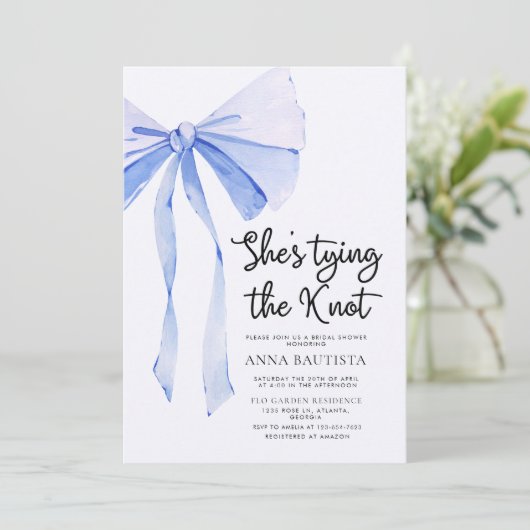 Blue Ribbon Sie bindet das Brautparty des Knotens Einladung (Stehend Vorderseite)