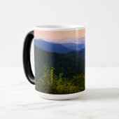 Blue Ridge Mountains Landschaftliche Aussicht Verwandlungstasse (Vorderseite Links)