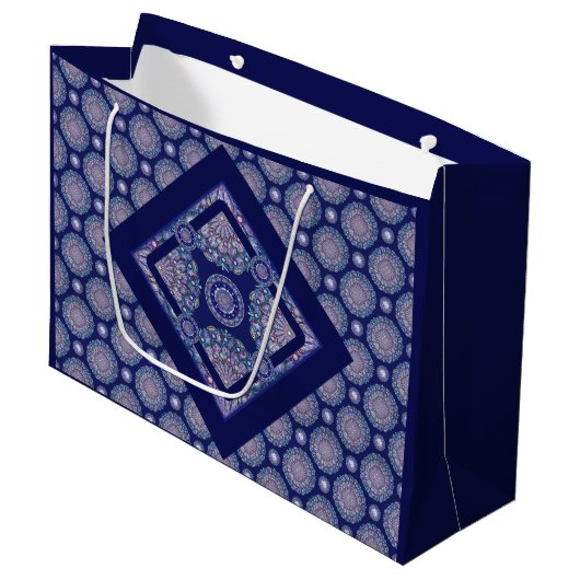 Blue Rosace Große Geschenktüte (Vorderseite Schrägansicht)