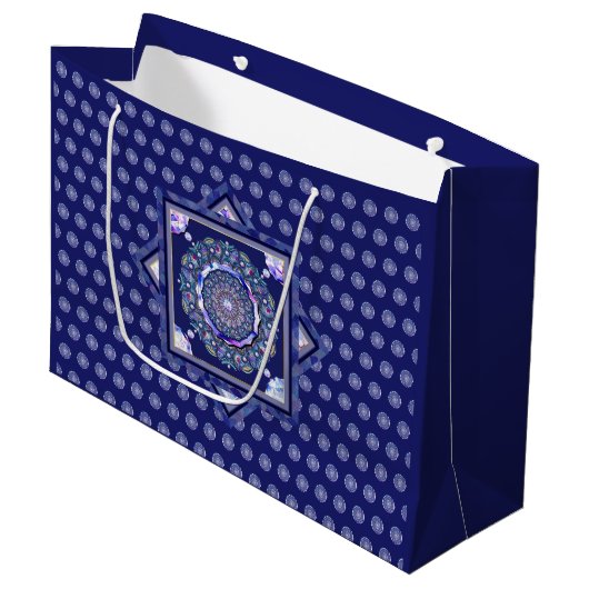 Blue Rosace Große Geschenktüte (Vorderseite Schrägansicht)