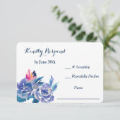 Blue Rose Bouquet Wedding RSVP Karte (Stehend Vorderseite)