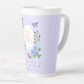 Blue Rose Ribbon Chic Monogram Lila Latte Tasse (Rechte Ecke)