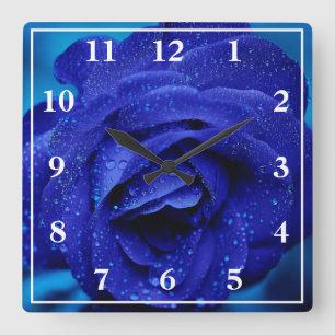 Blue Rose with Dew Drops Quadratische Wanduhr