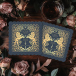 Blue Royal Lion Mittelalterliche Hochzeit Untersetzer<br><div class="desc">Fügen Sie Ihrem Tischfußball königlichen Charme hinzu! Diese individuellen Hochzeitsfeier-Untersetzer zeichnen sich durch ein majestätisches Löwen- und Blumendesign mit Ihren Namen und Monogramm aus. Ideal für eine mittelalterliche Fantasy-Feier mit zeitloser Eleganz! Das Gold in diesem Artikel ist NICHT reale Folie und wird in flachen Farben gedruckt.</div>