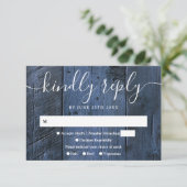 Blue Rustic Barn Wood Boho Western Wedding RSVP Karte (Stehend Vorderseite)