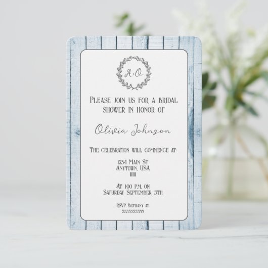 Blue Rustic Monogram Bridal Dusche Einladung (Stehend Vorderseite)