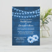 Blue Rustic String Lights Daisy Wedding Einladung (Stehend Vorderseite)