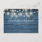 Blue Rustic String Lights Script Hochzeitsdetails Begleitkarte (Rückseite)