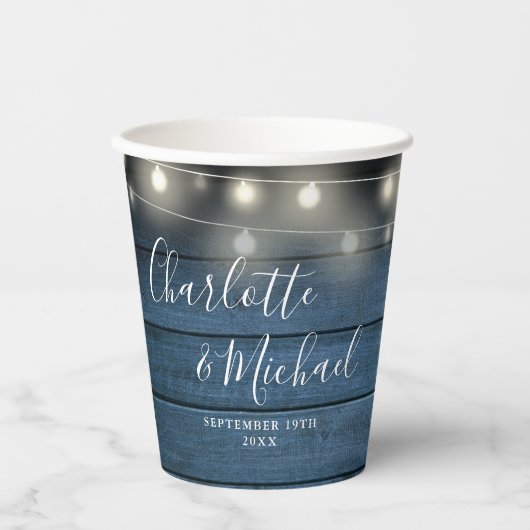 Blue Rustic String Lights Signature Script Hochzei Pappbecher (Vorderseite)