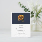 Blue Rustic Sunflower Wedding RSVP Einladung (Stehend Vorderseite)