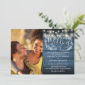 Blue Rustic Wood 2 Foto String Lights Wedding Einladung (Stehend Vorderseite)