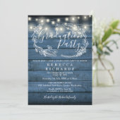 Blue Rustic Wood String Lights Graduation Party Einladung (Stehend Vorderseite)