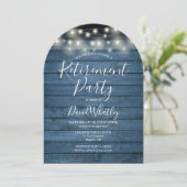 Blue Rustic Wood String Lights Retirement Party Einladung (Stehend Vorderseite)