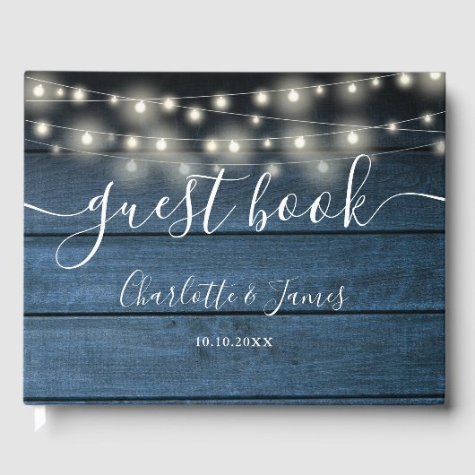 Blue Rustic Wood String Lights Script Hochzeit Gästebuch (Vorderseite)