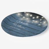 Blue Rustic Wood String Lights Script Hochzeit Pappteller (Schrägansicht)