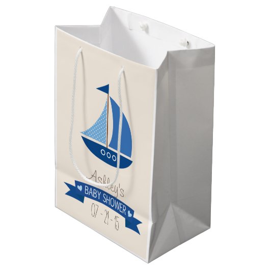 Blue Sailboat, Schönheitsbabydusche Mittlere Geschenktüte (Vorderseite Schrägansicht)