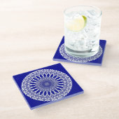 Blue Sapphire Tristyns Mandala Glasuntersetzer (Schrägansicht)