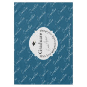 Blue Script Graduate Elegante Moderner Abschluss Tischdecke (Vorderseite)