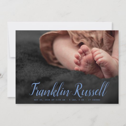 Blue SCRIPT Name Junge Geburtsankündigung Einladung (Vorderseite)