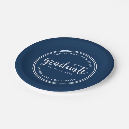 Blue Script und White Stripes Graduate Abschluss Pappteller (Schrägansicht)