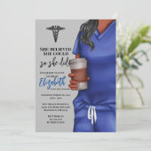 Blue Scrubs Nursing School Abschluss Einladung (Stehend Vorderseite)