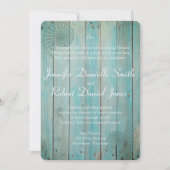 Blue Seashell on Wood Beach Wedding Einladung (Vorderseite)