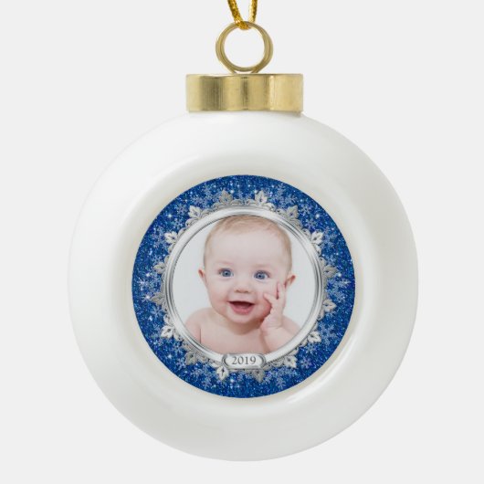 Blue Silver Baby's First Christmas (Xmas) Foto Keramik Kugel-Ornament (Vorderseite)