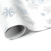 Blue Silver Gray Snowflake Wonderland Geschenkpapier (Rolleneckpunkt)