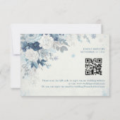 Blue Silver Rose Winter Floral Wedding QR Code RSVP Karte (Rückseite)