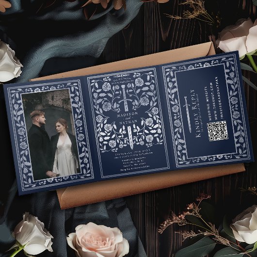 Blue Silver Royal Medieval Sword Wedding QR Code Dreifach Gefaltete Einladung