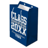 Blue|Silver Schließ Class Year Mittlere Geschenktüte (Rückseite Schrägansicht)