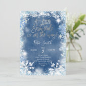 Blue Silver Snowflakes ist unterwegs Baby Dusche Einladung (Stehend Vorderseite)