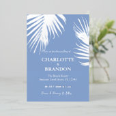 Blue Silver Tropical Palm Leaf Wedding Folieneinladung (Stehend vorne)