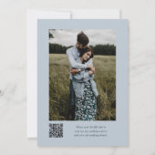 Blue Simple Monogram QR Code Foto Wedding Einladung (Rückseite)