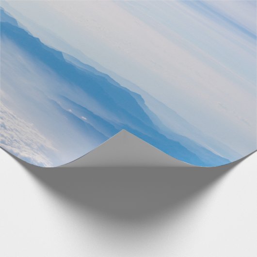 Blue sky and mountains view from airplane stylized geschenkpapier (Ecke)