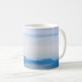 Blue sky and mountains view from airplane stylized kaffeetasse (VorderseiteRechts)