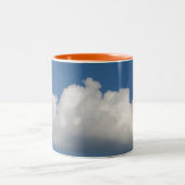 Blue Sky Cloud-Tasse Zweifarbige Tasse (Mittel)